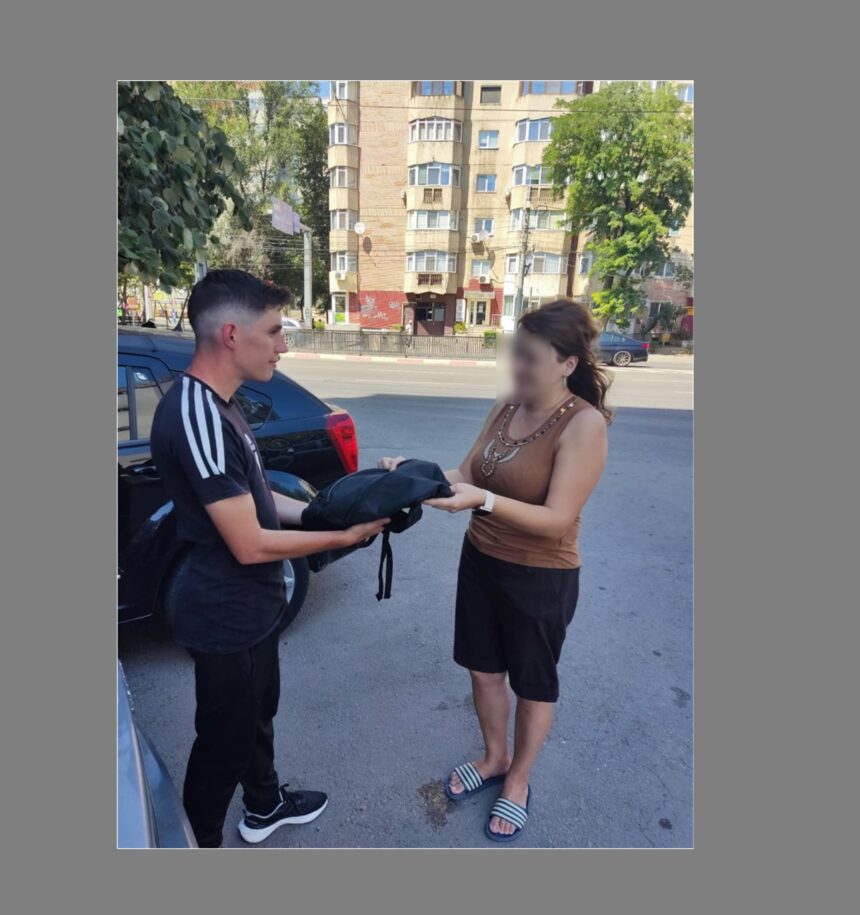 Constanța: Un elev jandarm în practică a redat un rucsac pierdut. Descoperă continuarea poveștii! 1 constanta un elev jandarm aflat in practica a gasit si a returnat un rucsac pierdut iata ce s a intamplat mai departe 68a33df35762c