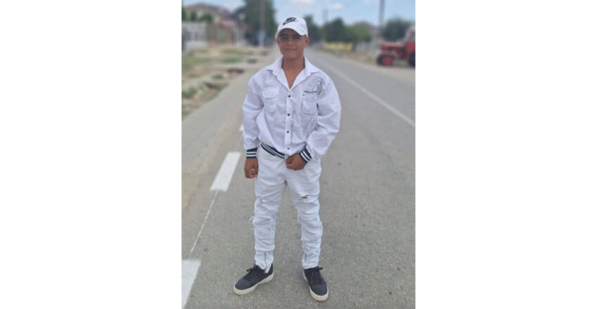 Constanța: Un adolescent de 13 ani s-a RĂSUCIT în neant lângă tatăl său, în timp ce așteptau autobuzul. Sunați la 112 dacă aveți informații! 1 constanta un minor de 13 ani a disparut de langa tatal sau in timp ce asteptau autobuzul apelati la 112 daca il vedeti 6894620b17716