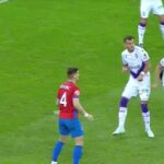Scandal pe teren la FCSB – FC Argeș! Lovitura în cap care a lăsat adversarul fără reacție, dar a scăpat de eliminare! 3 controverse la fcsb fc arges si a ametit adversarul cu un picior in cap dar a scapat de rosu 68ab6c9b367fe