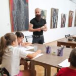 Micii artiști au dezvăluit tainele picturii la Muzeul de Artă din Constanța 2 copiii au descoperit secretele picturii la muzeul de arta constanta 6899d5f3061f3
