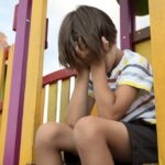 Conflict pe faleza din Mangalia: Mama unui coleg își ia justiția în propriile mâini și se confruntă cu legea după ce și-a agresat copilul rival în timpul antrenamentelor 3 copil agresat de mama unui coleg pe faleza din mangalia in timpul unor antrenamente femeia a vrut sa si faca singura dreptate si s a ales cu dosar penal 68a3b4b02d340