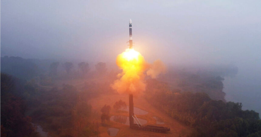 Coreea de Nord a dezvoltat o instalație militară ocultă capabilă să lanseze un atac nuclear asupra Statelor Unite. Descoperă locația Sinpung-dong! 1 coreea de nord a construit o baza militara secreta de unde ar putea lansa un atac nuclear asupra sua unde se afla sinpung dong 68a6e6028711a