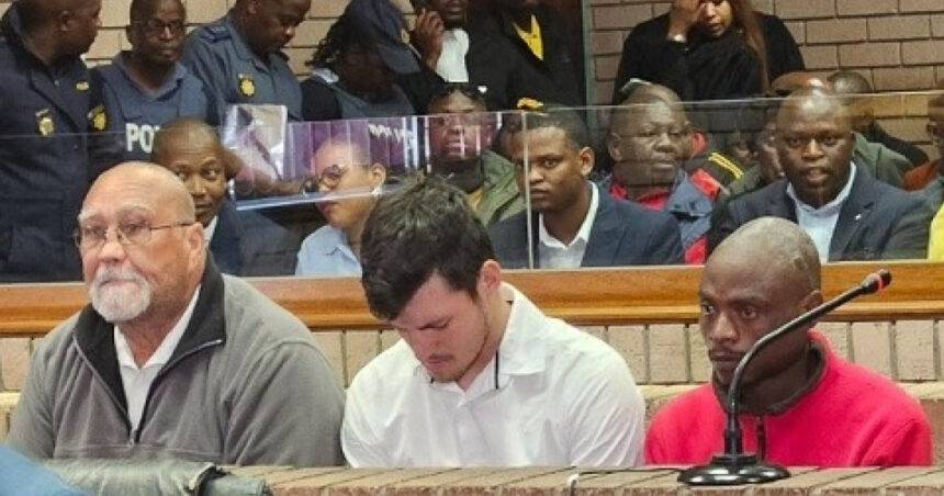 Ororile care au zguduit Africa de Sud: un angajat alb recunoaște că a dat porcilor trupurile a două femei de culoare ucise la o fermă 1 crimele care au infuriat africa de sud un muncitor alb admite ca a hranit porcii cu cadavrele a doua femei de culoare ucise la o ferma 6890df276c983