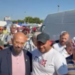 Cristian Popescu Piedone, ovaționat și înconjurat de fani într-o piață bucureșteană: Întotdeauna aproape de oameni! 3 cristian popescu piedone intampinat cu aplauze si selfie uri la o piata din bucuresti mereu printre oameni si langa oameni 688f73d58076d