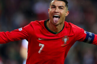 cristiano ronaldo este primul jucator din istorie care a marcat cate 100 de goluri in patru tari diferite 68ac12239a16f