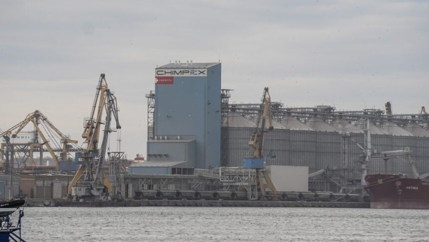 Tragedie în port: Un muncitor își pierde viața din cauza electrocutării, iar colegii săi au intervenit dramatic pentru a-l salva 1 cum a fost posibil ca un muncitor sa se electrocuteze mortal in port colegii l au indepartat de pe fierul pe care se inclestase detalii cutremuratoare 68a506ce97fb8