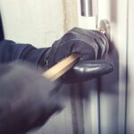 Legendara Târlă din Cumpăna, coșmarul locuințelor de la parter: 30.000 de euro în aur și… o sacoșă de la Kaufland. „A primit“ 6 ani de pușcărie! 3 cunoscutul tarla din cumpana spaima apartamentelor de la parter aur 30 000 de euro si o sacosa de kaufland a impuscat 6 ani de inchisoare 689bba0069692