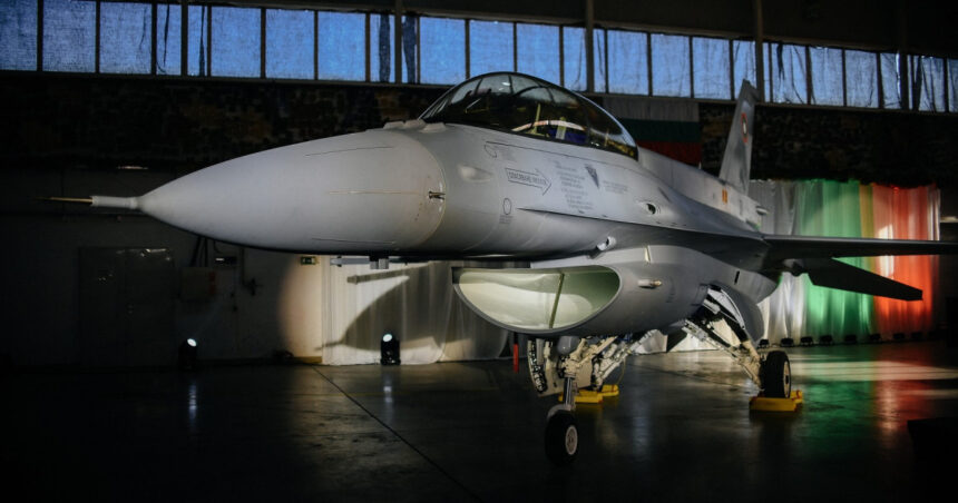 Motivul pentru care Bulgaria a obținut doar două avioane F-16 de la americani, dintre care unul este deja nefuncțional 1 de ce bulgaria a primit doar doua avioane de lupta f 16 de la americani iar unul dintre ele este deja defect 68aa07a42628a