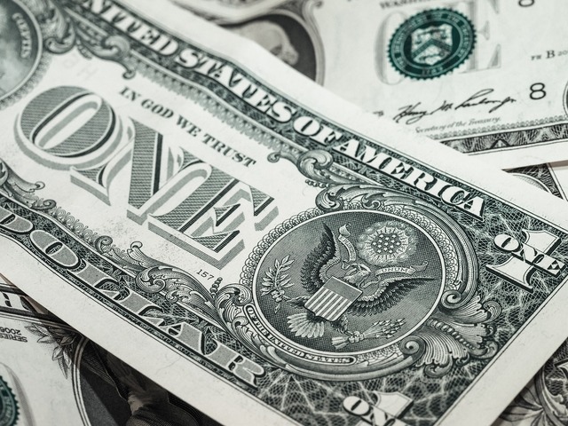 SUA se confruntă cu o estimare alarmantă: deficitul bugetar ar putea crește cu 1.000 de miliarde de dolari în următorii zece ani, conform unui centru de cercetare. 1 deficitul bugetar al sua prognozat cu 1 000 de miliarde de dolari mai mare in urmatorul deceniu avertizeaza un think tank 68a6c879ab829