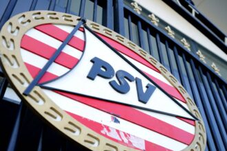 dennis man catre psv eindhoven gica popescu e convins daca se duce asa mai bine sta acasa 6892e9996a96f