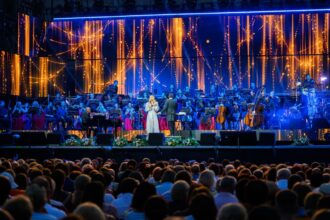 destinatia turistica mamaia constanta premiaza artistii care au facut istorie in muzica romaneasca astazi incepe festivalul national de muzica usoara mamaia 68a86b4636be2