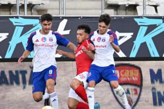 dinamo steaua in liga 2 cat s a terminat meciul de pe arcul de triumf cu opt galbene si o eliminare 68a0c7fa2a7eb