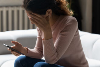 dnsc trage un semnal de alarma tentativele de frauda prin telefon se inmultesc cum iti poti proteja datele personale 689b32b82b1db