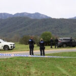 Tragedie în Australia: Doi agenți de poliție și-au pierdut viața, iar un al treilea se află în stare critică, în timp ce autoritățile caută suspectul. 3 doi politisti impuscati mortal un al treilea grav ranit in australia suspectul e cautat de politie 68addc5e8c9f3