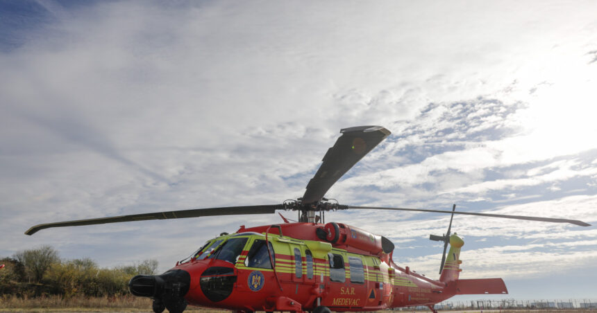 Răniți într-un accident în Bulgaria, doi români sunt transportați de urgență cu un elicopter Black Hawk spre București 1 doi romani raniti intr un accident in bulgaria transferati de urgenta la bucuresti cu un elicopter black hawk 688ce026e3181