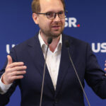 Domnul Fritz: USR a luat o alegere potrivită prin absența de la înmormântare, în timp ce PSD se confruntă cu un moment de tristețe greu de suportat. 3 domninic fritz decizia usr de a nu participa la funeralii corecta pentru psd e o perioada de doliu dificil de gestionat emotional 68960d851ed2c
