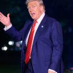 Donald Trump dezvăluie dacă va intra în cursa pentru un al treilea mandat: „Sunt pe primul loc în sondaje!” 2 donald trump a incercat sa raspunda la intrebarea daca va candida pentru un al treilea mandat am cele mai bune cifre in sondaje 689226262ea18