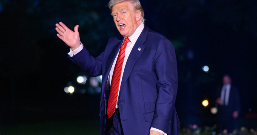 Donald Trump dezvăluie dacă va intra în cursa pentru un al treilea mandat: „Sunt pe primul loc în sondaje!” 1 donald trump a incercat sa raspunda la intrebarea daca va candida pentru un al treilea mandat am cele mai bune cifre in sondaje 689226262ea18