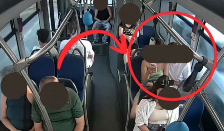 Doi călători sancționați pentru fumatul interzis în autobuzul din Constanța 1 doua persoane amendate dupa ce au fost surprinse fumand intr un autobuz la constanta 68a4a07cbff30