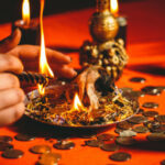 Captură surprinzătoare în București: Două „practicanțe” ale ocultului, acuzate că au păcălit o femeie cu peste 30.000 de euro pentru ceremonii „magice” de legătură. 2 doua vrajitoare din bucuresti retinute dupa ce au inselat o femeie cu peste 30 000 de euro pentru ritualuri de impreunare 6895d7f17d03e