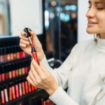 „Răsfăț și Prosperitate”: Impactul micilor bucurii asupra consumului în momentele de incertitudine 3 economia rasfatului cum au ajuns micile placeri pe care ni le oferim sa creasca consumul in perioade de incertitudine 689b04fb773f7
