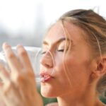 „Puterea revitalizantă a unui pahar de apă consumat la primele ore ale zilei” 2 efectul benefic al unui pahar de apa baut dimineata 689cf3ea11179