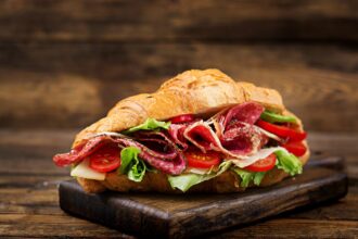 elevii din mircea voda vor primi zilnic cate un sandwich si un fruct primaria cauta o firma de catering 689350ff32f23