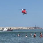 Intervenție de urgență în Moșneni: Elicopterul SMURD salvează o victimă inconștientă dintr-o piscină! 2 elicopterul smurd trimis de urgenta in mosneni aproape de 23 august o persoana a fost scoasa inconstienta dintr o piscina 6890a250b96d4