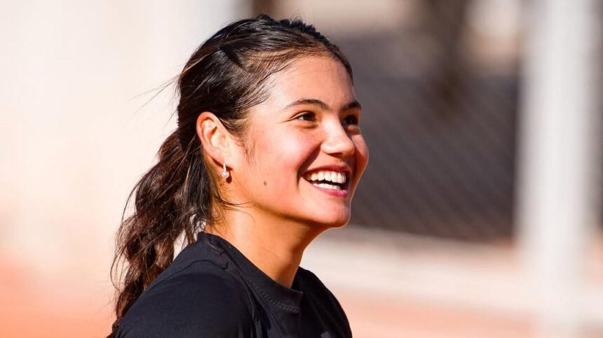 Emma Răducanu, triumf de debut alături de noul său antrenor 1 emma raducanu prima victorie cu noul antrenor pe banca 689839e575ac3