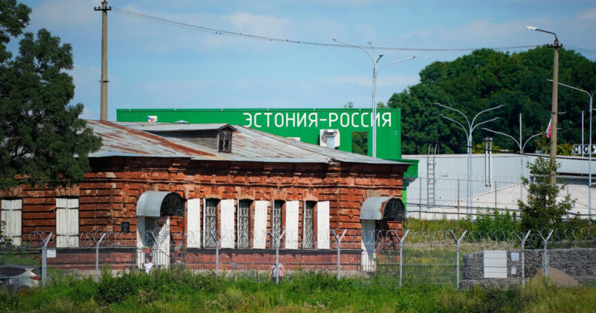Estonia renforcează frontiera estică cu o nouă poartă de securitate la limita cu Rusia 1 estonia instaleaza o poarta de securitate la granita cu rusia pentru a consolida mai mult frontiera estica 688f8657b8a4f