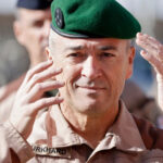 Europa în fața alegerii: A acționa ferm sau a deveni o „victimă”, conform avertismentului unui general francez. Viziunea lui Thierry Burkhard asupra soluțiilor pentru criză. 3 europa trebuie sa si impuna forta sau va deveni o prada avertizeaza un general francez cum vede thierry burkhard iesirea din criza 68b16764bbc74