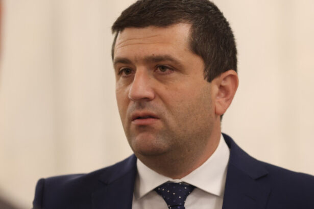 exclusiv radu miruta companii ale statului roman sunt de fapt niste instrumente prin care se bate joc de statul roman le controlez pe toate 68a8bdd6c8077