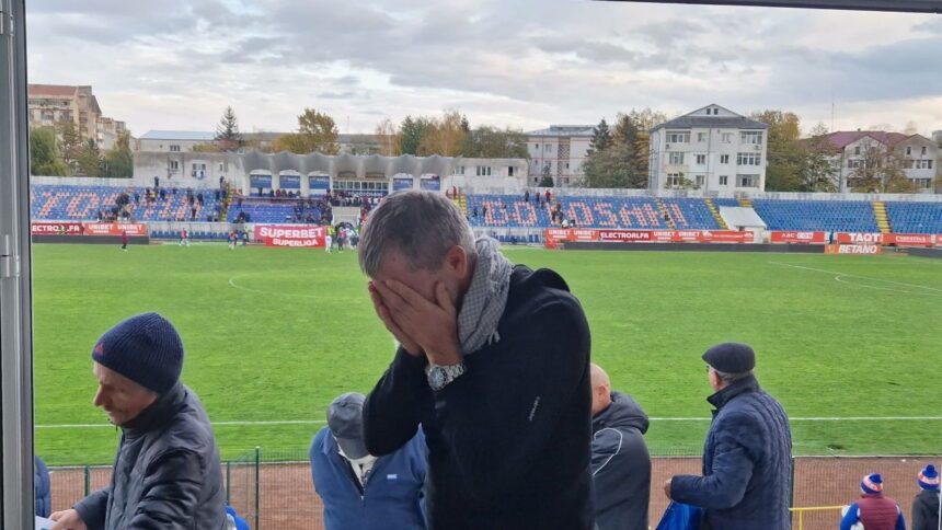 Un șef din Liga 1 aleargă la maratoane, dar îi asigură pe susținători: "Nu vă îngrijorați, nu mă alătur echipei ca alți patroni grăsuți!" 1 exclusiv un patron din liga 1 participa la maratoane dar isi linisteste fanii stati linistiti nu debutez la echipa ca alti patroni burtosi 6895b68aea838