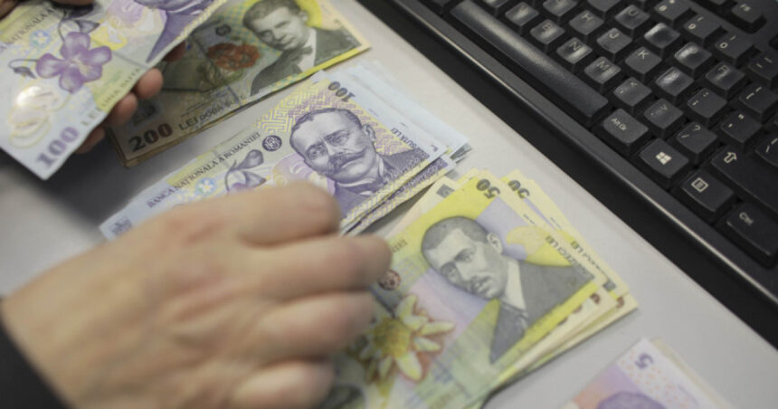 Vicepremierul Tanczos Barna dezvăluie condițiile pentru menținerea salariului lunar de 10.000 de euro în sectorul public, în urma implementării pachetului doi. 1 exclusiv vicepremierul tanczos barna spune in ce conditii va mai exista salariu de 10 000 de euro lunar la stat dupa adoptarea pachetului doi 6891105c8e780