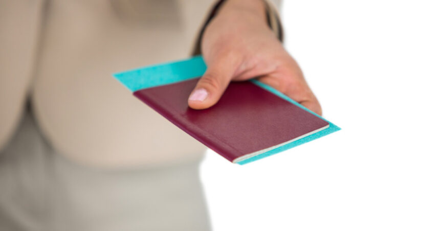 Povestea unei românce din diaspora: obținerea rapidă a permisului de conducere și pașaportului în aeroport, după 12 ani de aventuri în străinătate 1 experienta unei romance stabilite de 12 ani in strainatate permis de conducere in 45 de minute si pasaport in 20 direct la aeroport 68b0208ea70dd