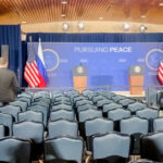 Motivul Kremlinului pentru tăcerea lui Putin și Trump după întâlnirea din Alaska: ce se ascunde în spatele tăcerii? 3 explicatia kremlinului pentru faptul ca putin si trump n au raspuns intrebarilor presei dupa summitul din alaska 68a010d02be6a