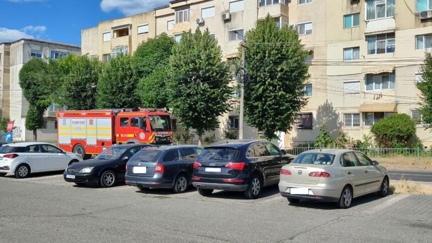"Incident devastator în Cernavodă: Apartament cuprins de flăcări, intervenție de urgență a pompierilor pentru salvarea victimelor!" 1 explozie intr un apartament din cernavoda urmata de incendiu pompierii intervin si cu autospeciala pentru transport victime multiple 68a089450ad78