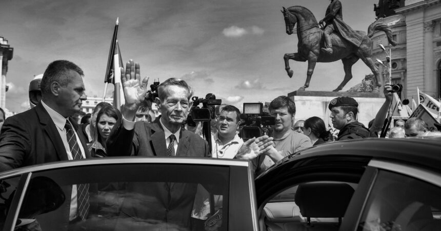 Mesajul istoric al Regelui Mihai către români, din 23 august 1944, când a pus capăt colaborării cu Germania nazistă 1 familia regala a publicat mesajul transmis de regele mihai romanilor pe 23 august 1944 cand a rupt alianta cu germania nazista 68a995b05e8b5