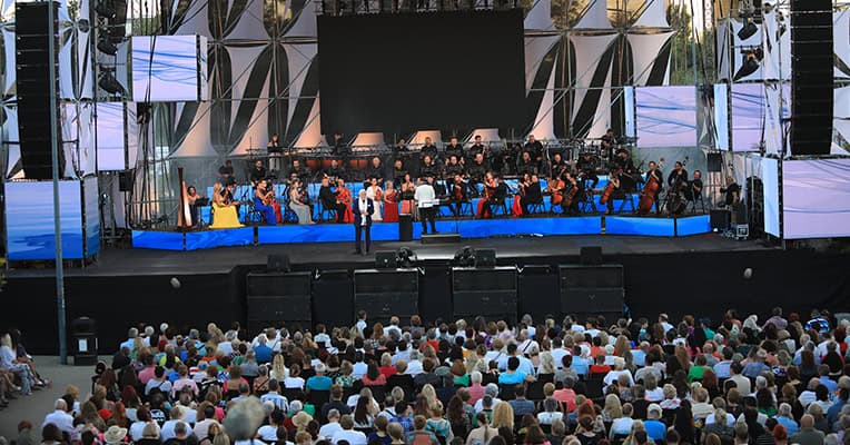 Mamaia: Inima Festivalașilor de Muzică Ușoară Românească 1 festivalul national de muzica usoara mamaia scena emblematica a muzicii usoare romanesti 68a6d38385674