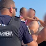 Fetița de 5 ani din Turda, pierdută pe plaja din Saturn, a fost salvata de jandarmi și adusă înapoi la familie 2 fetita de 5 ani din turda ratacita pe plaja din saturn gasita de jandarmi si reunita cu familia 68a34b5b6e2d7