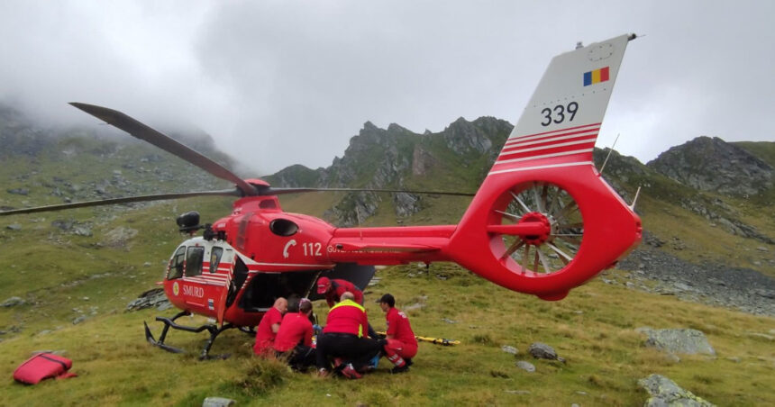 O fetiță de 9 ani, descoperită rănită și în stare de inconștiență la Bâlea Lac, a fost transportată de urgență cu un elicopter SMURD. 1 fetita de 9 ani gasita ranita si inconstienta la balea lac a fost preluata de urgenta cu un elicopter smurd 68a47ec94f62f