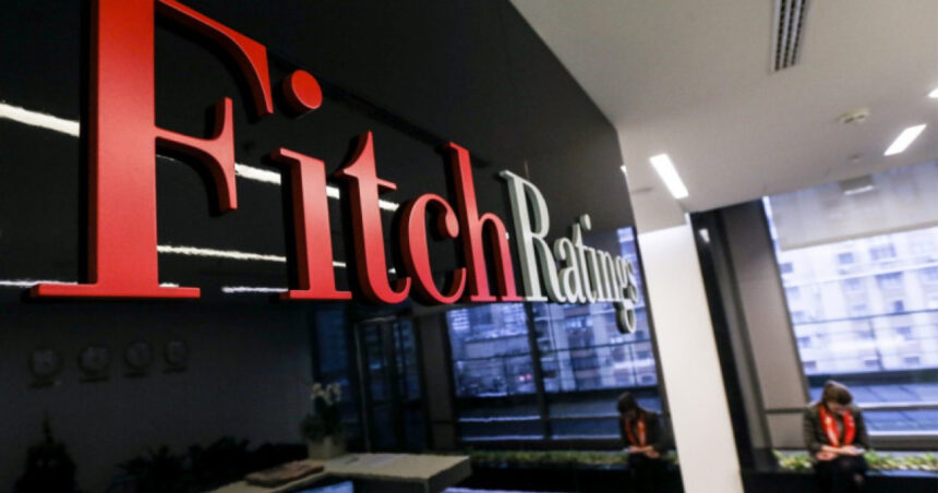 Fitch păstrează evaluarea României la „BBB minus”, însă semnalează o tendință descendentă. 1 fitch mentine ratingul suveran al romaniei la bbb minus cu perspectiva negativa 68a0d3de539de