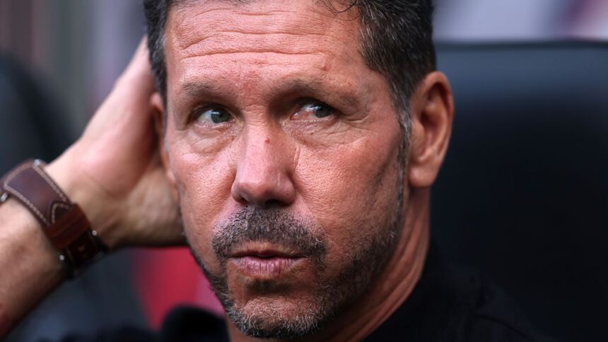 Fiul lui Diego Simeone părăsește terenul de fotbal la doar 27 de ani și îmbrățișează cariera de impresar! 1 fiul lui diego simeone s a retras din fotbal la 27 de ani si se face impresar 68a014fa5e849