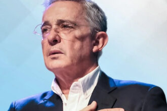 fostul presedinte al columbiei alvaro uribe condamnat la 12 ani de arest la domiciliu 688da85b20641