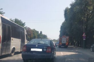 foto accident la cet la trecerea de pietoni traficul este blocat pe ambele sensuri 6895cfa8e75e0