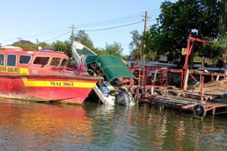 foto accident naval in delta dunarii la crisan cu o ambarcatiune in care se aflau si doi copii 688e376d50303