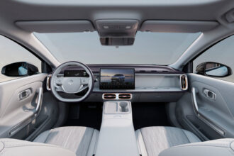 foto aproape simultan cu dacia leapmotor isi lanseaza la munchen propriul model in segmentul lui vw golf id 3 68a69e2ed10aa