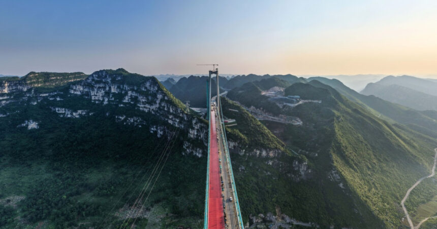 Italia și China în competiția celor mai grandioase poduri: O nouă eră în inginerie! 1 foto cel mai inalt versus cel mai lung pod din lume cum vor italia si china sa redefineasca limitele in constructii 6898868841111