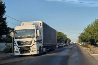 foto consiliul judetean constanta va reabilita dj 226c drumul ocolitor al comunei lumina soferii asteapta in coloana zeci pe minute pentru a iesi pe e87 689178a492a26