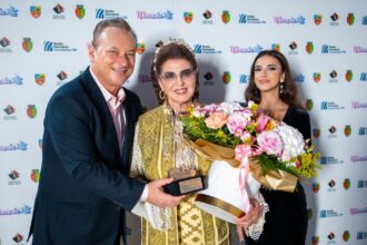 foto final spectaculos la festivalul national al cantecului si dansului popular romanesc mamaia 2025 irina loghin a primit trofeul mamaia nostalgia 68b30c7feb1ec